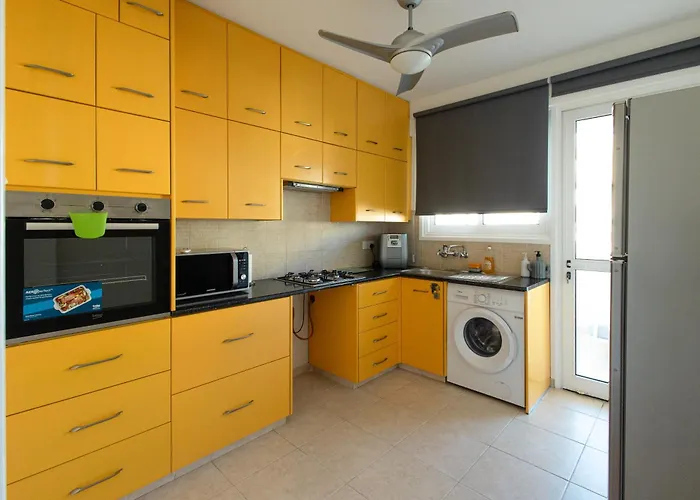 Maestro Sunrise View Apartment *